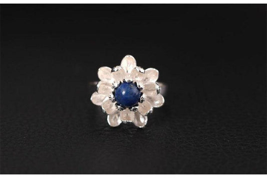 Bague en argent avec fleur de lotus et lapis lazuli