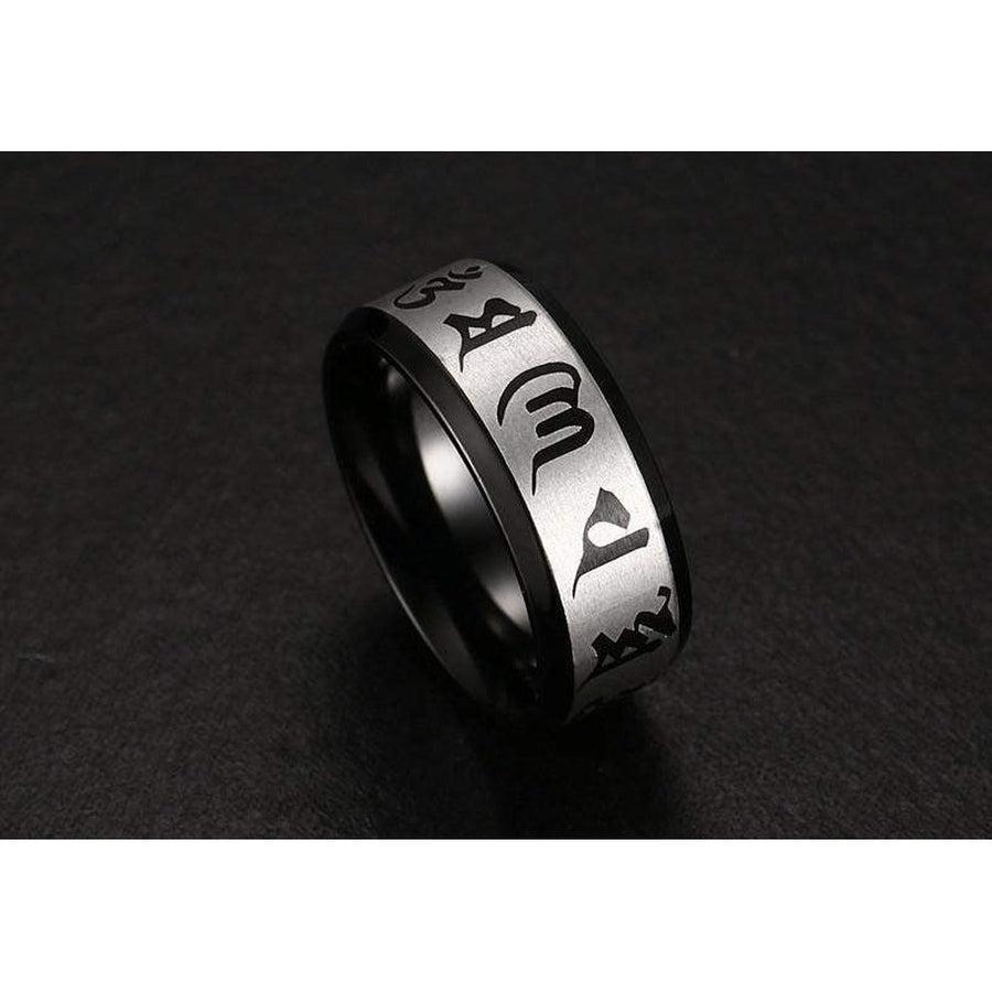 Détail des syllabes Om Mani Padme Hum sur la bague