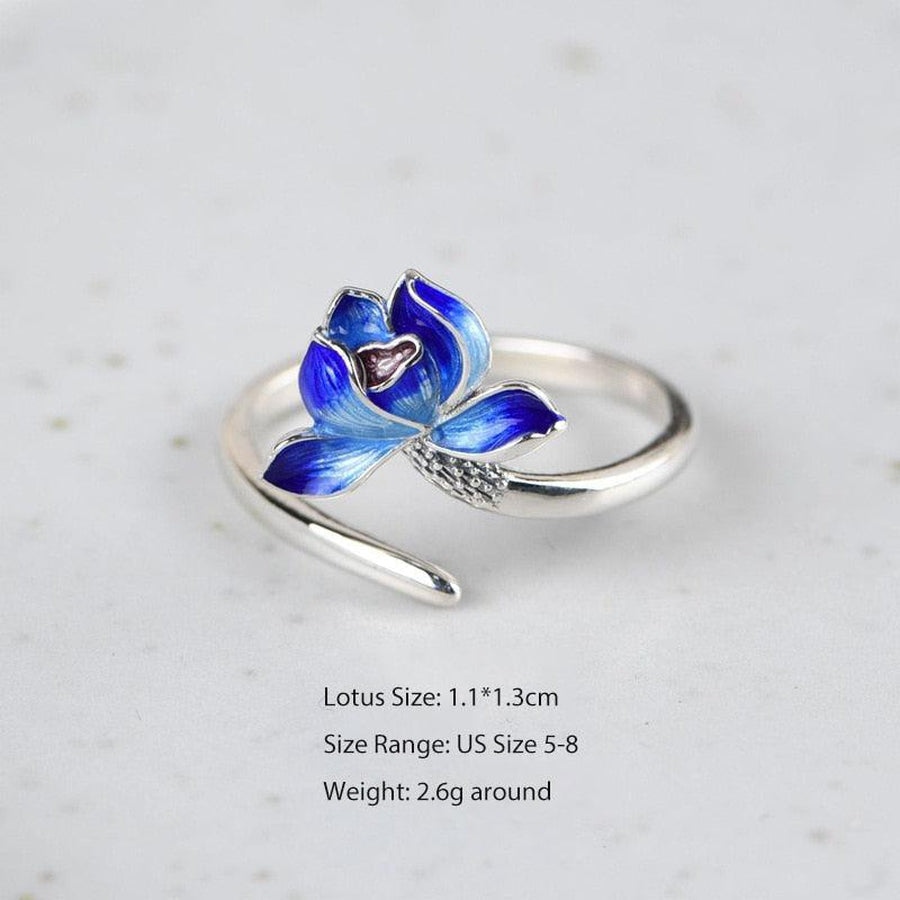 Bague ajustable montrant la fleur de lotus en émail