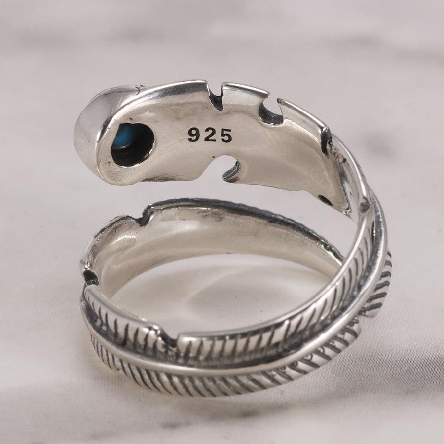 Vue rapprochée de la turquoise sur bague en argent