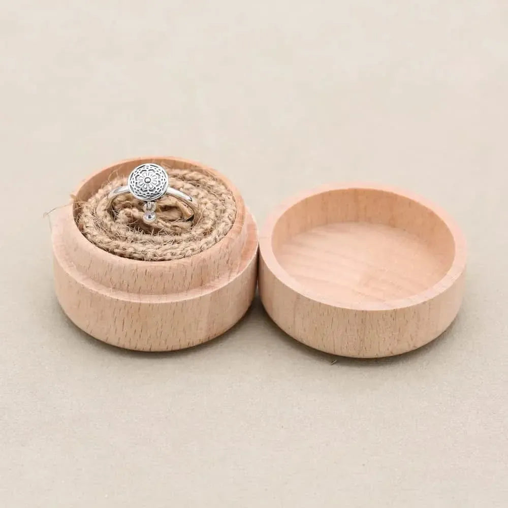 Bague argent avec médaillon rotatif gravé du mantra sacré