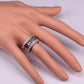 Vue d'ensemble de la bague avec ses pierres aux couleurs vives