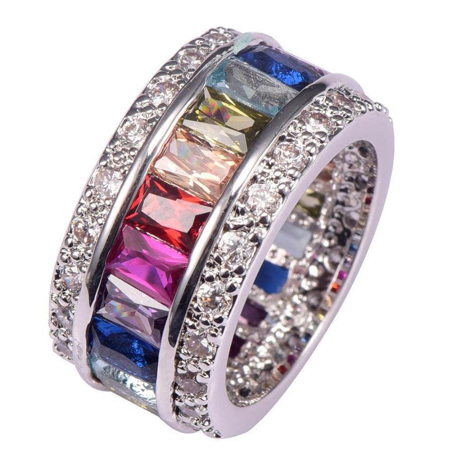 Bague posée sur une surface, mettant en valeur ses nuances variées