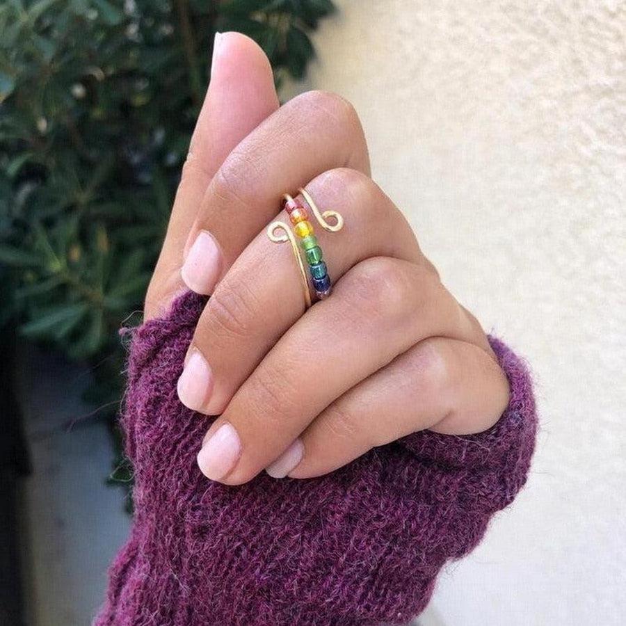Bague ajustable avec perles de verre colorées