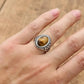 Bague en œil de tigre, monture sculptée et ajustable