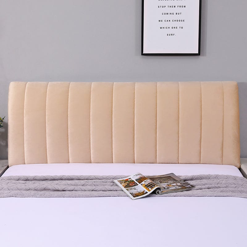 Housse beige sur tête de lit avec poches latérales visibles