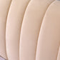 Vue rapprochée du tissu doux beige de la housse