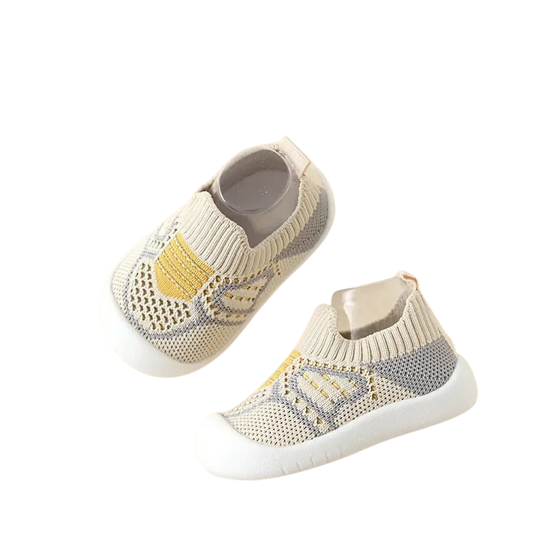 Baskets enfant beige en maille avec embout renforcé