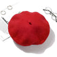 Béret basque rouge, taille 53-57 cm, en gros plan