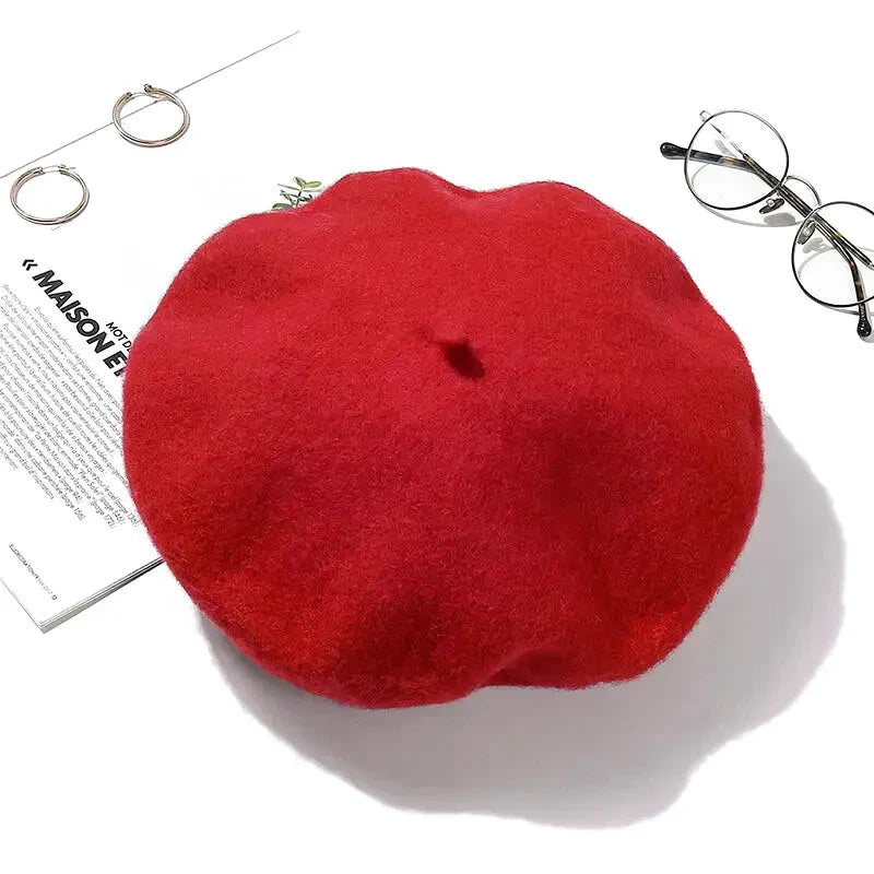 Béret basque rouge, taille 53-57 cm, en gros plan
