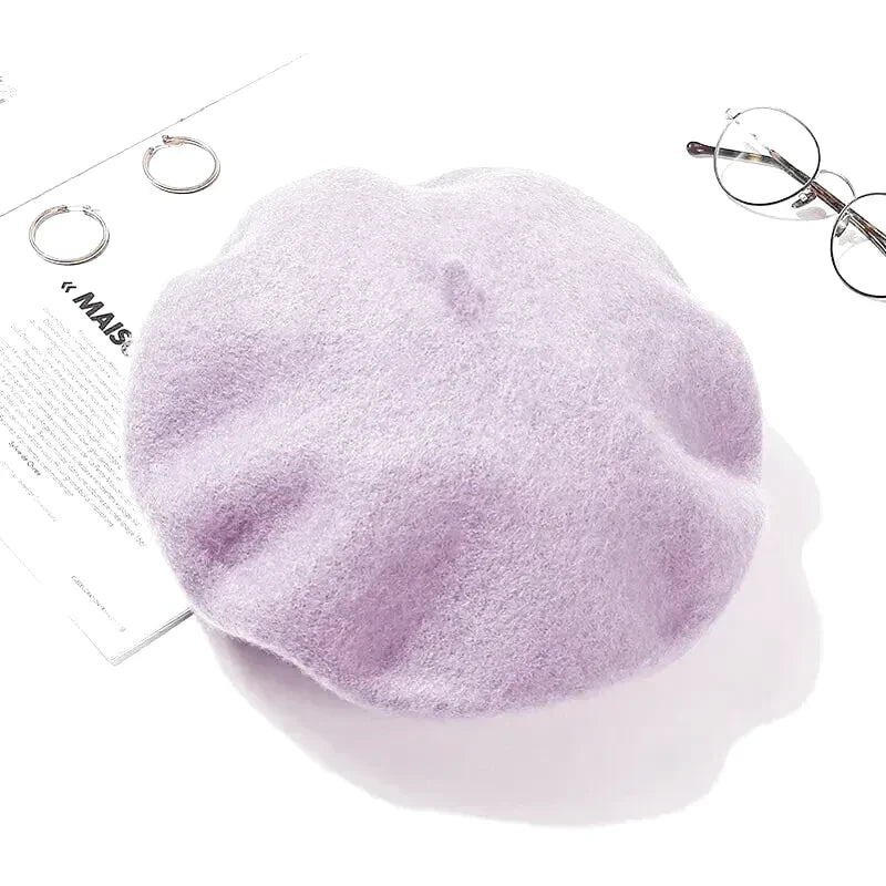 Béret basque violet, taille 53-57 cm, sur fond blanc