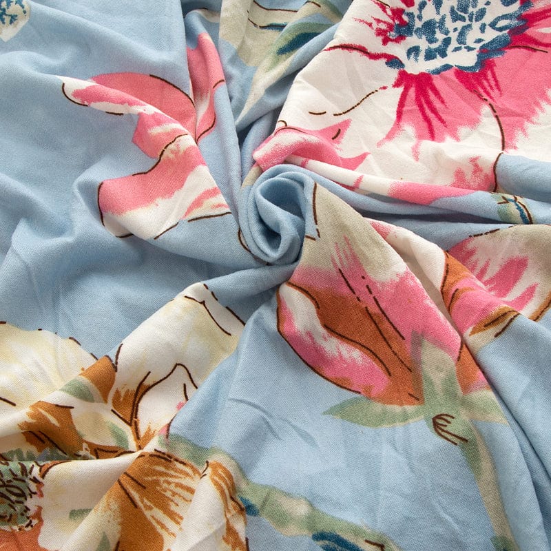 Housse de coussin montrant la texture douce et extensible