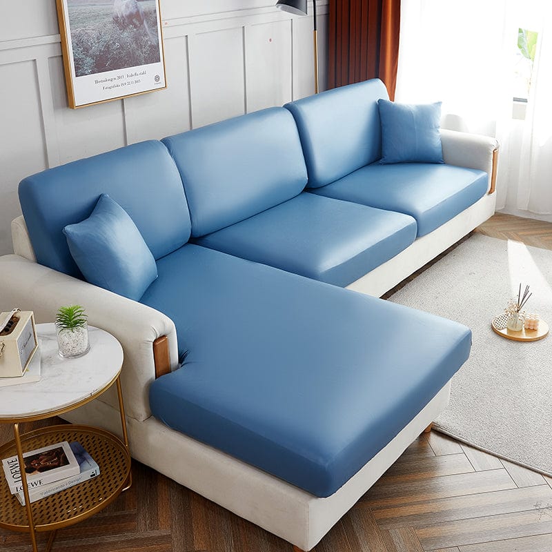 Housse bleu ciel en similicuir sur coussin de canapé