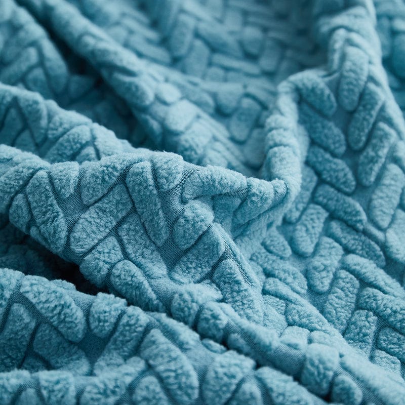 Housse polaire bleue ajustée sur coussin de canapé