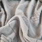 Texture moelleuse bleue sur coussin de canapé