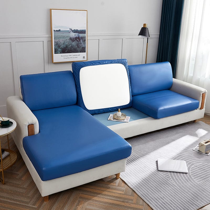 Housse imperméable bleue couvrant un coussin de canapé