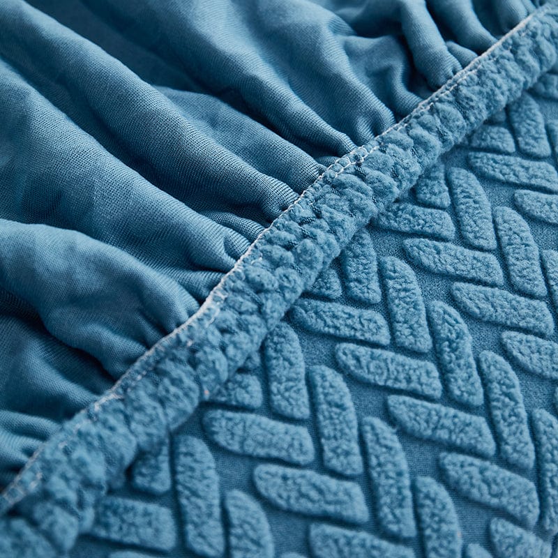 Housse polaire bleue couvrant un canapé, motif laine