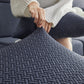 Housse polaire bleue marine sur coussin, texture laine visible