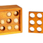 Boîte en bois contenant des pièces et boules de golf