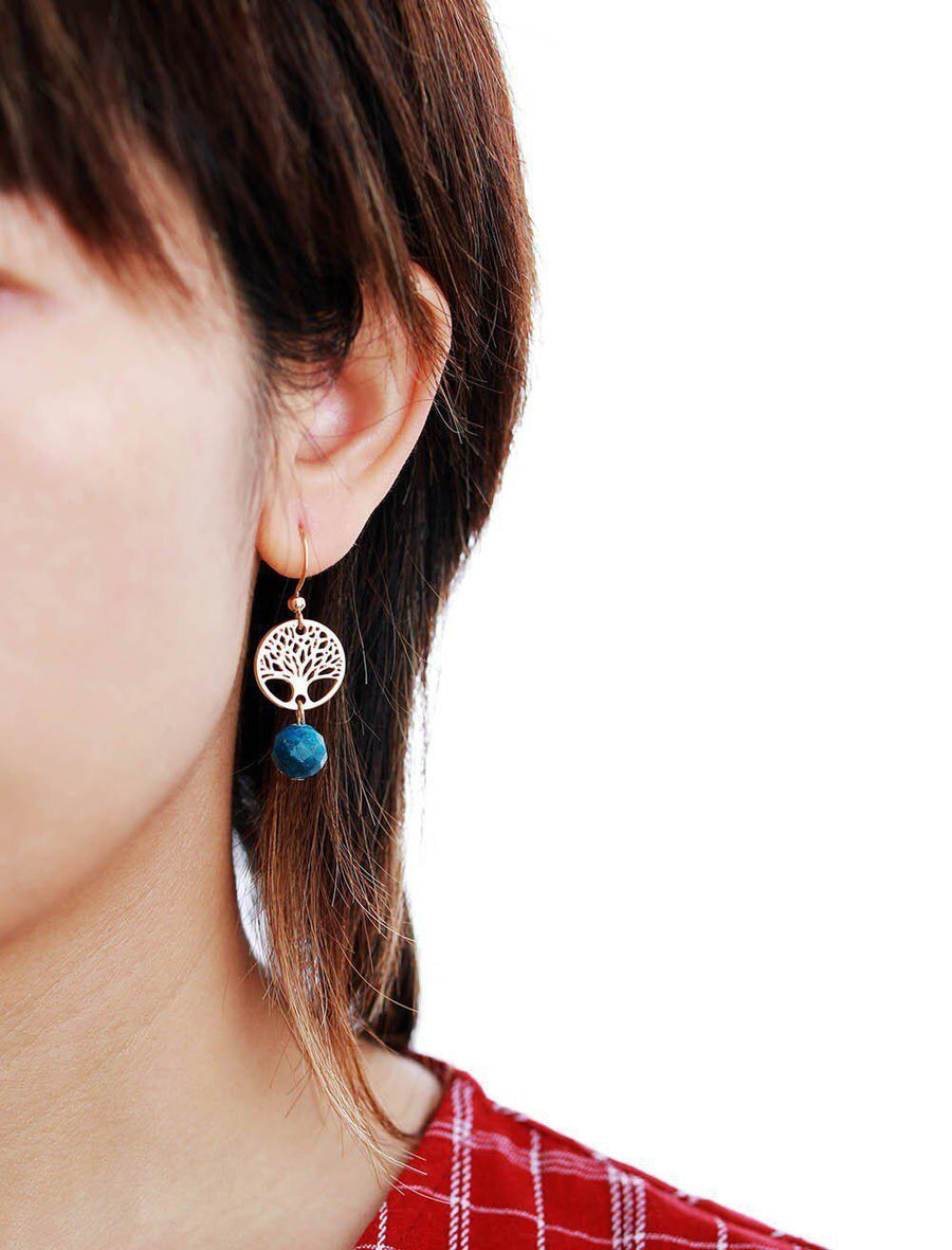 Apatite bleue et symbole arbre de vie en harmonie