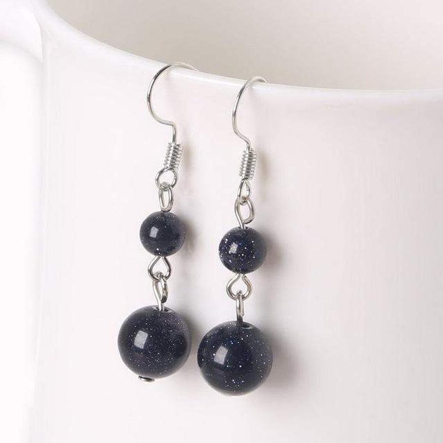 Vue d'ensemble des boucles d'oreilles améthyste sur fond uni