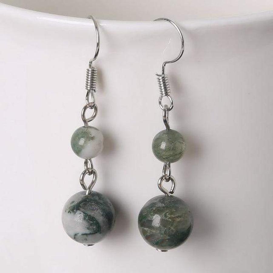 Vue rapprochée des boucles d'oreilles, améthyste et argent