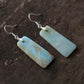 Boucles d'oreilles en amazonite sur fond blanc