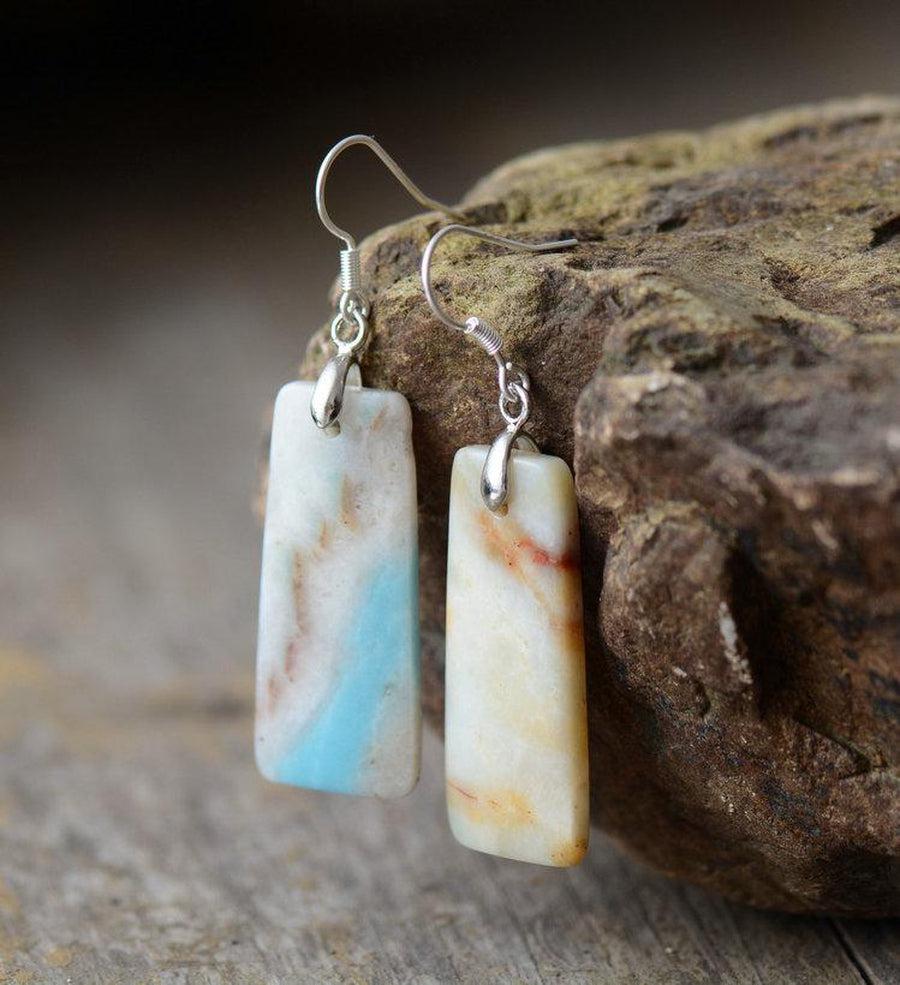 Vue latérale des boucles d'oreilles en amazonite