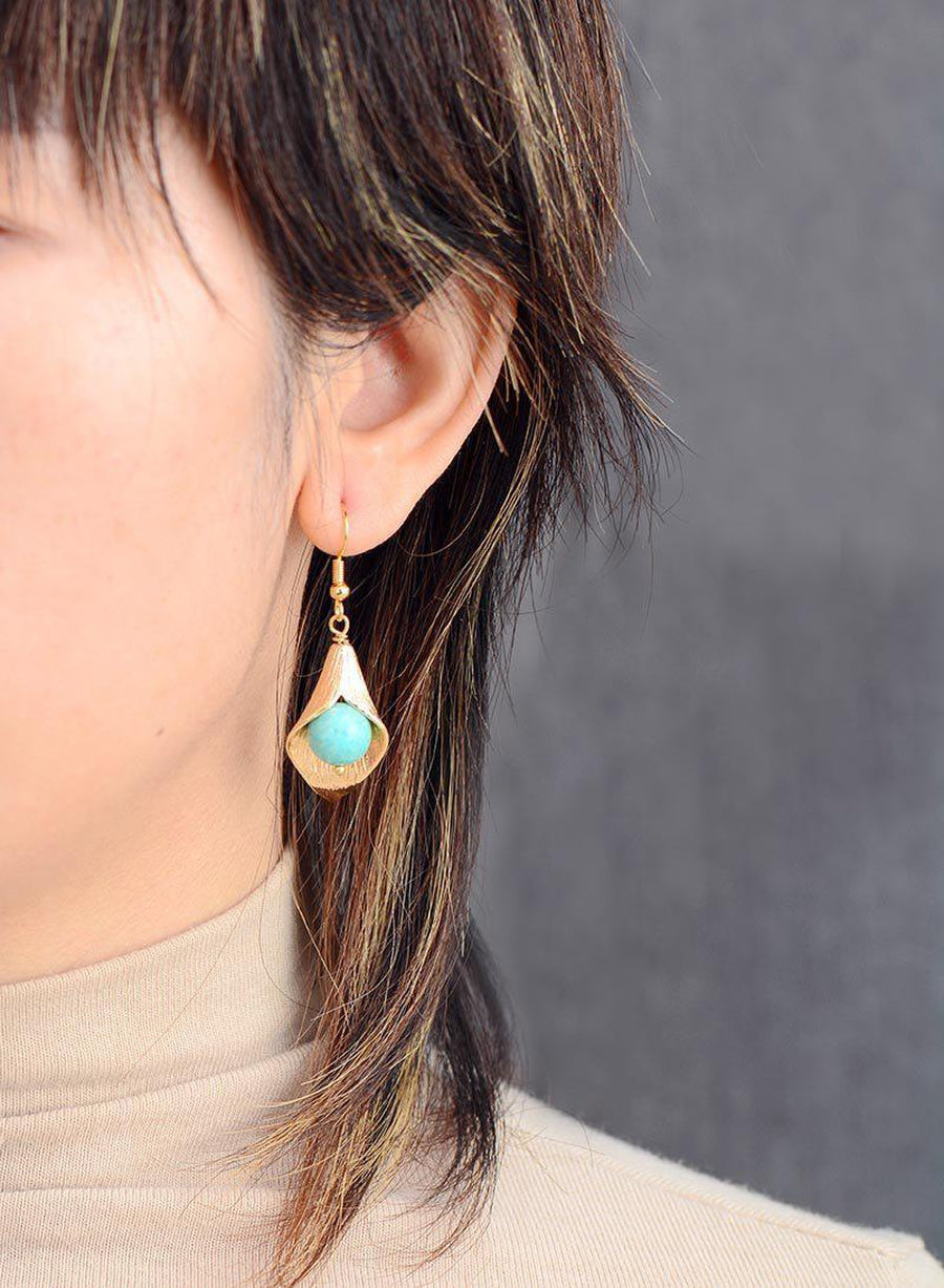 Boucles d'oreilles suspendues, mettant en valeur l'amazonite