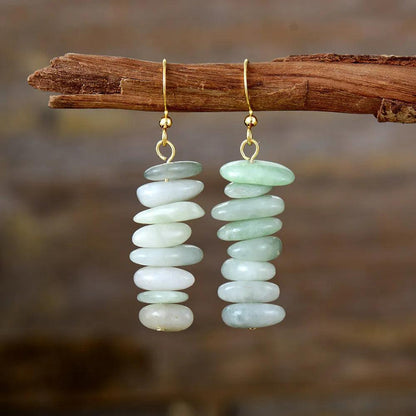 Boucles d'oreilles ethniques en jade avec détails dorés