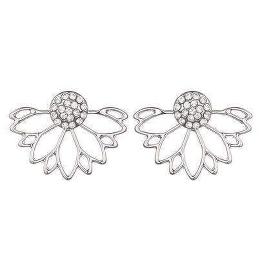 Boucles d'oreilles lotus présentées sur un tissu clair