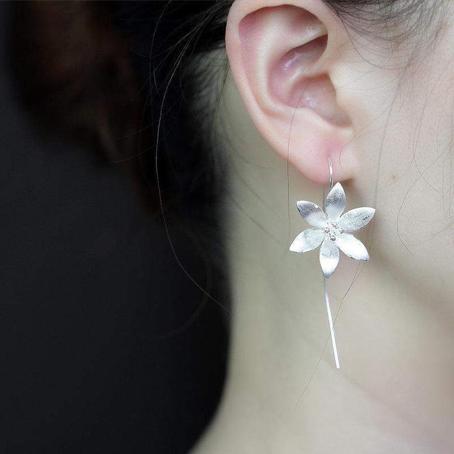 Boucles d'oreilles lotus en argent avec détails délicats