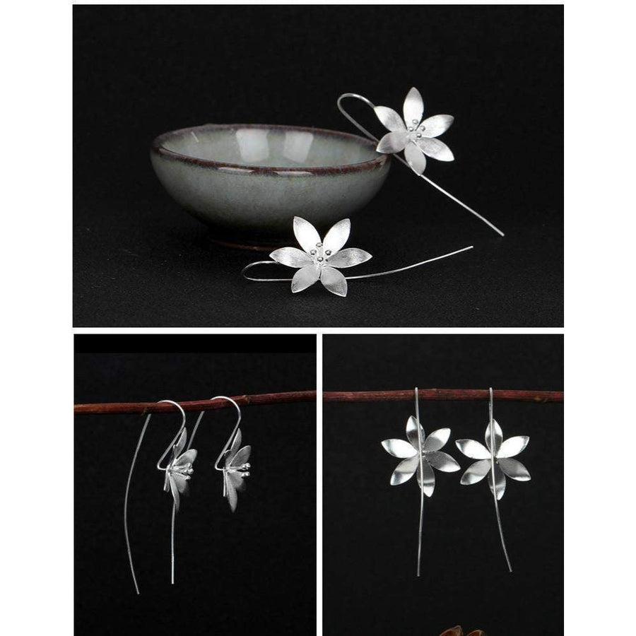 Boucles d'oreilles lotus argentées, design élégant et raffiné