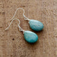Détail de la texture de l'amazonite sur une boucle