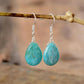 Paire de boucles d'oreilles en amazonite, vue de côté