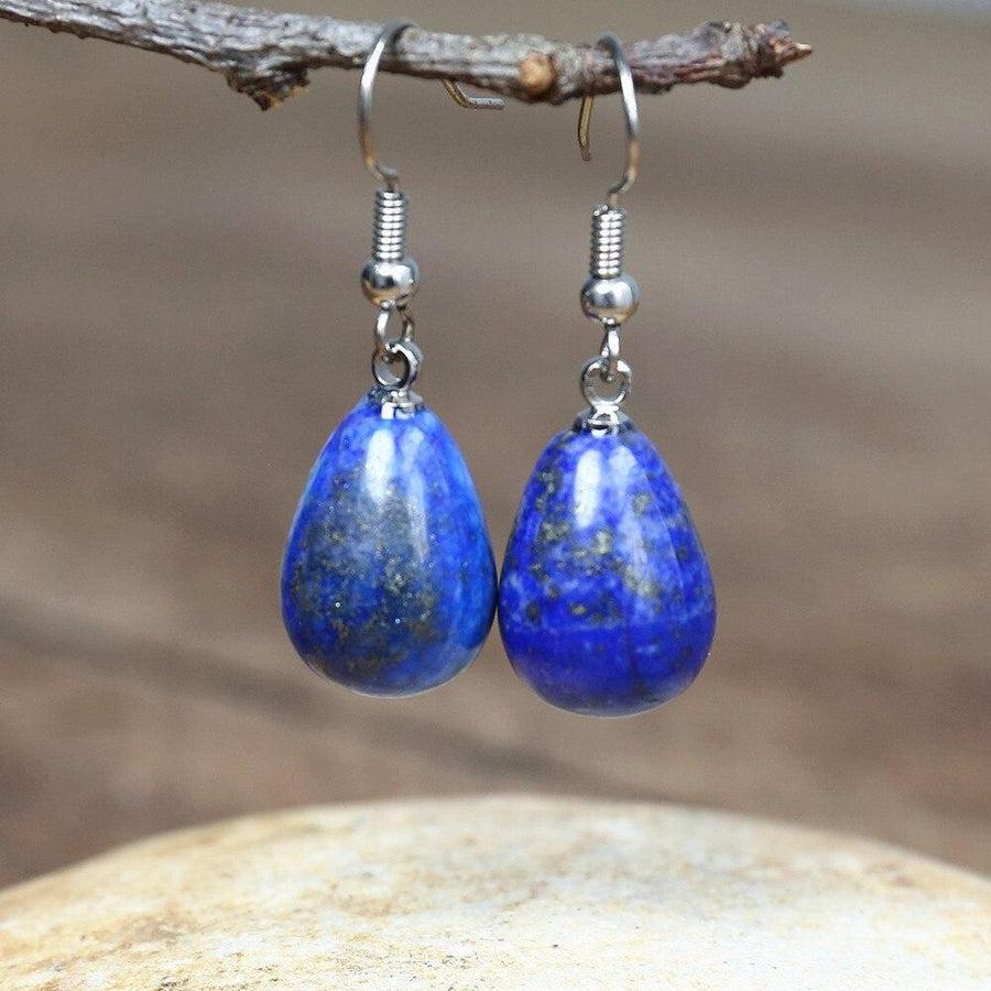 Boucles d'oreilles goutte en Lapis Lazuli sur fond blanc