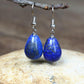 Détail du crochet des boucles en Lapis Lazuli