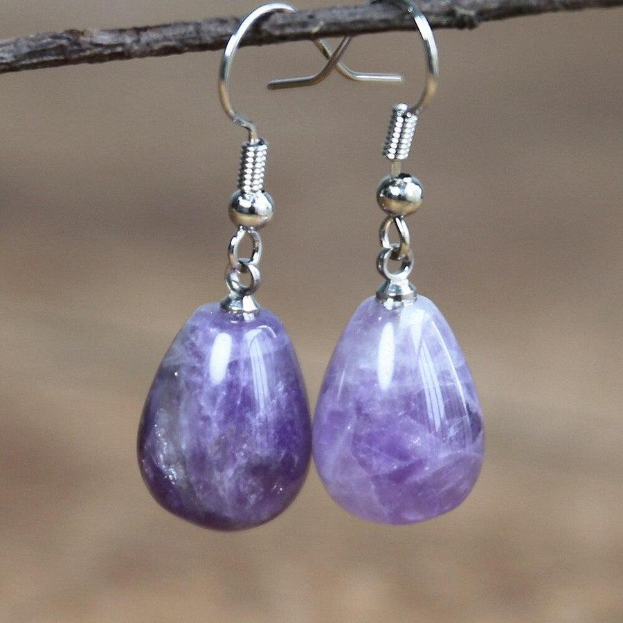 Boucles d'oreilles améthyste montrées en gros plan
