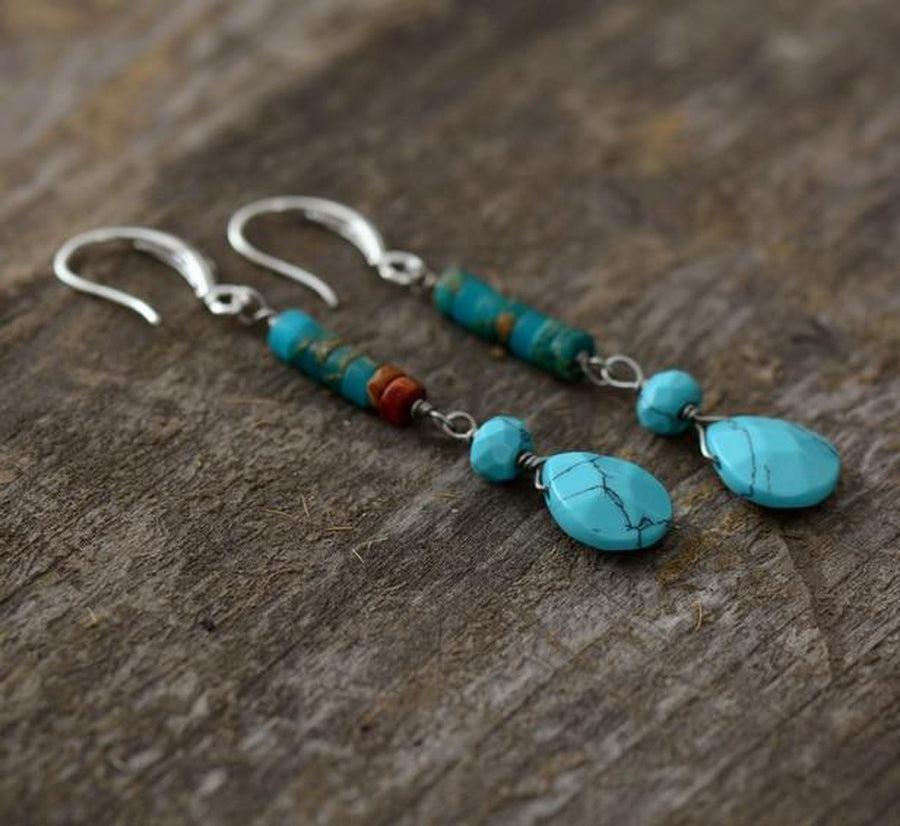 Détail des pierres turquoise sur monture argentée