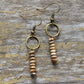 Boucles d'oreilles pendantes en jaspe, vue de côté