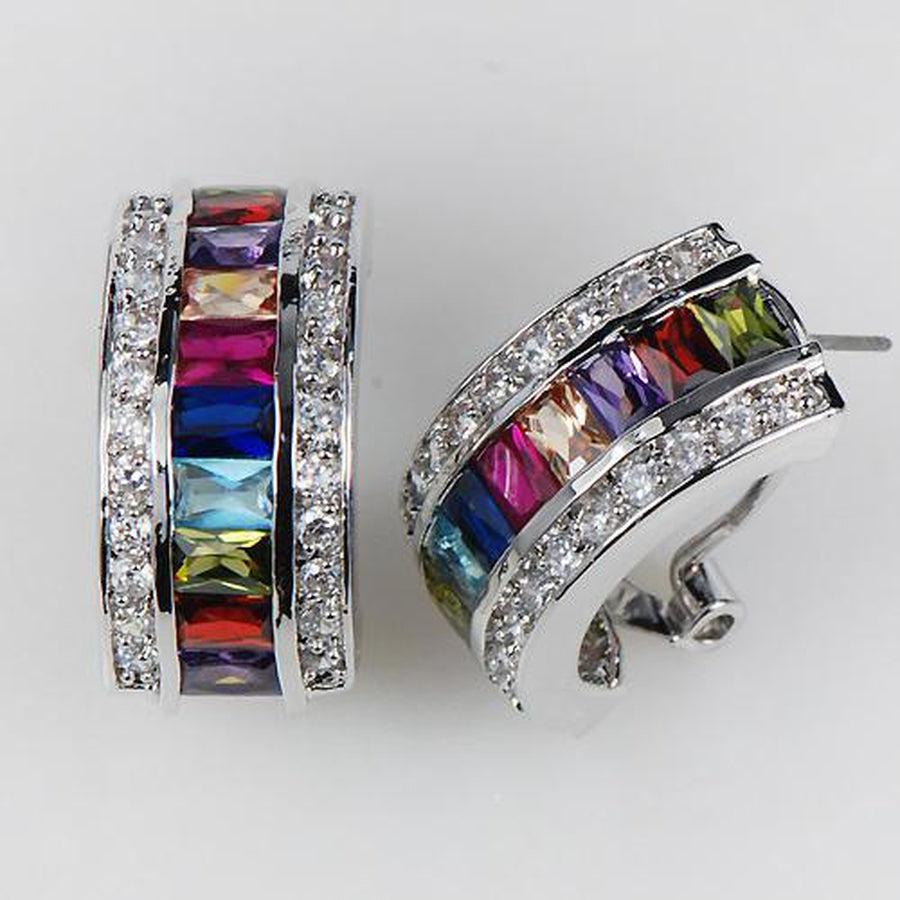 Vue rapprochée de boucles d'oreilles en pierres naturelles et zircons