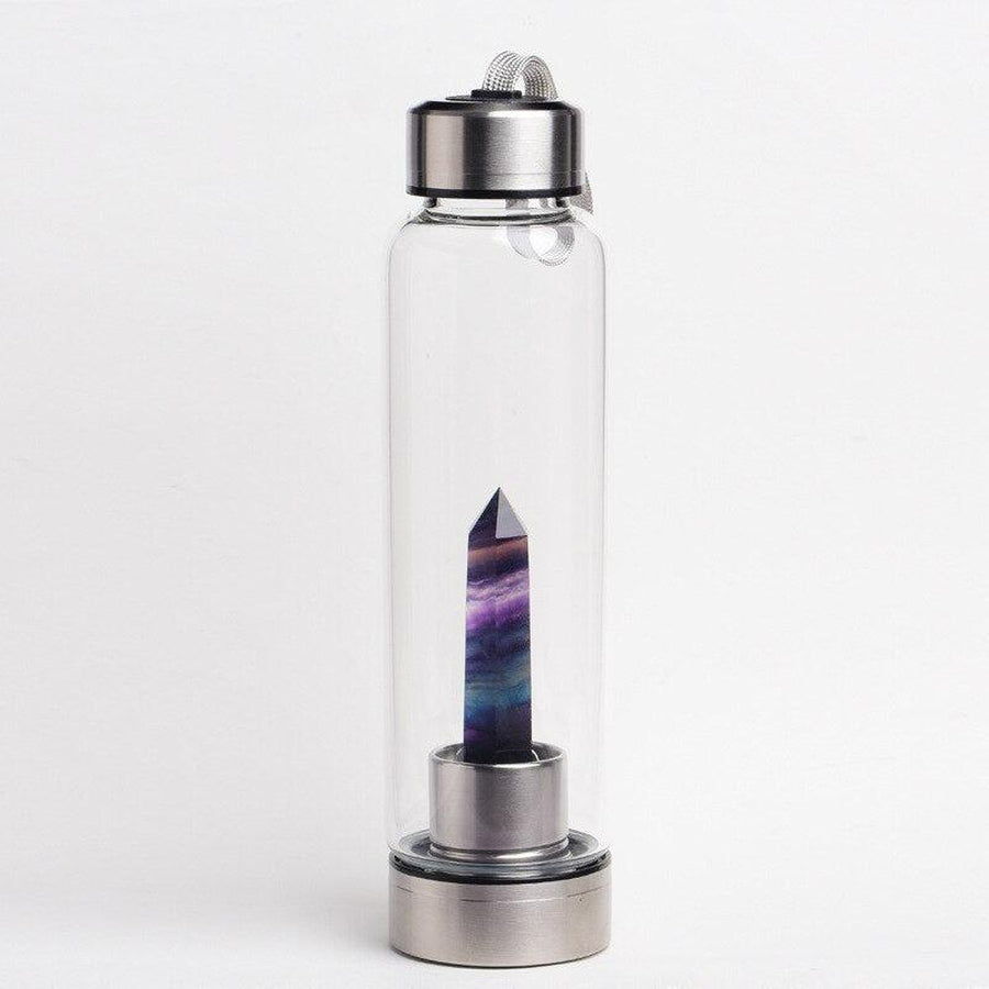 Bouteille en cristal avec lumière réfléchissant sur la surface