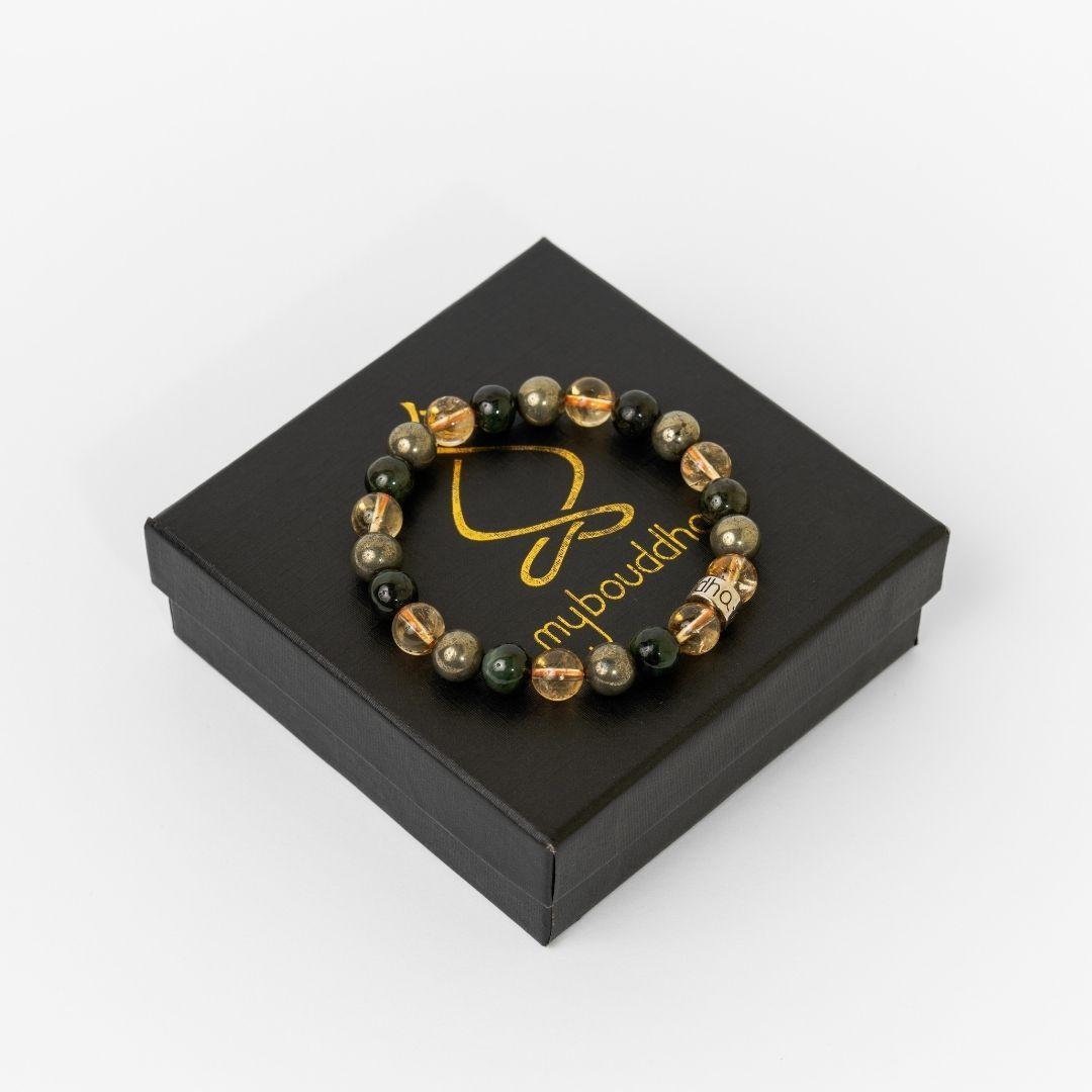 Gros plan sur les perles de citrine et pyrite du bracelet