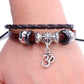 Détail du fermoir du bracelet en cuir Om