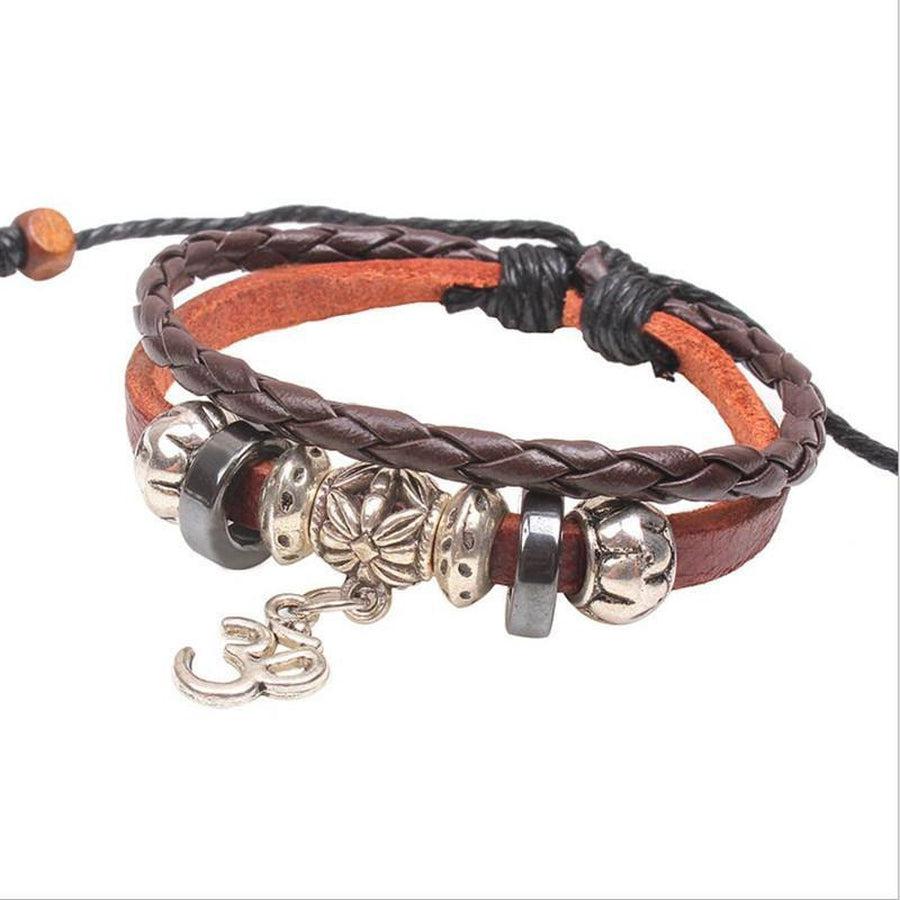 Vue d'ensemble du bracelet en cuir avec symbole Om