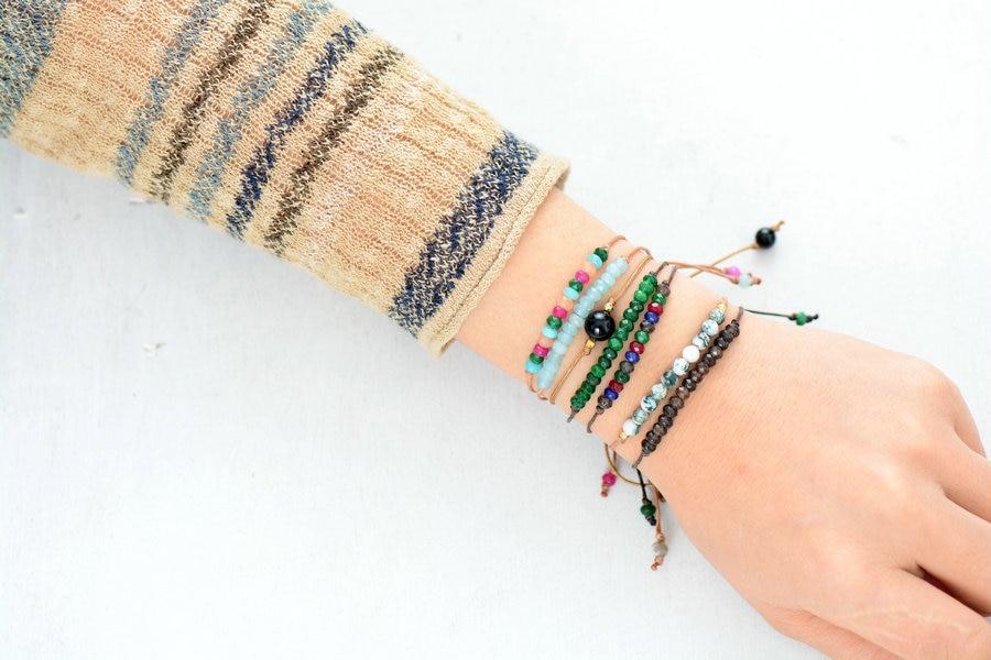 Bracelet en jaspe avec perles et cuir ajustable