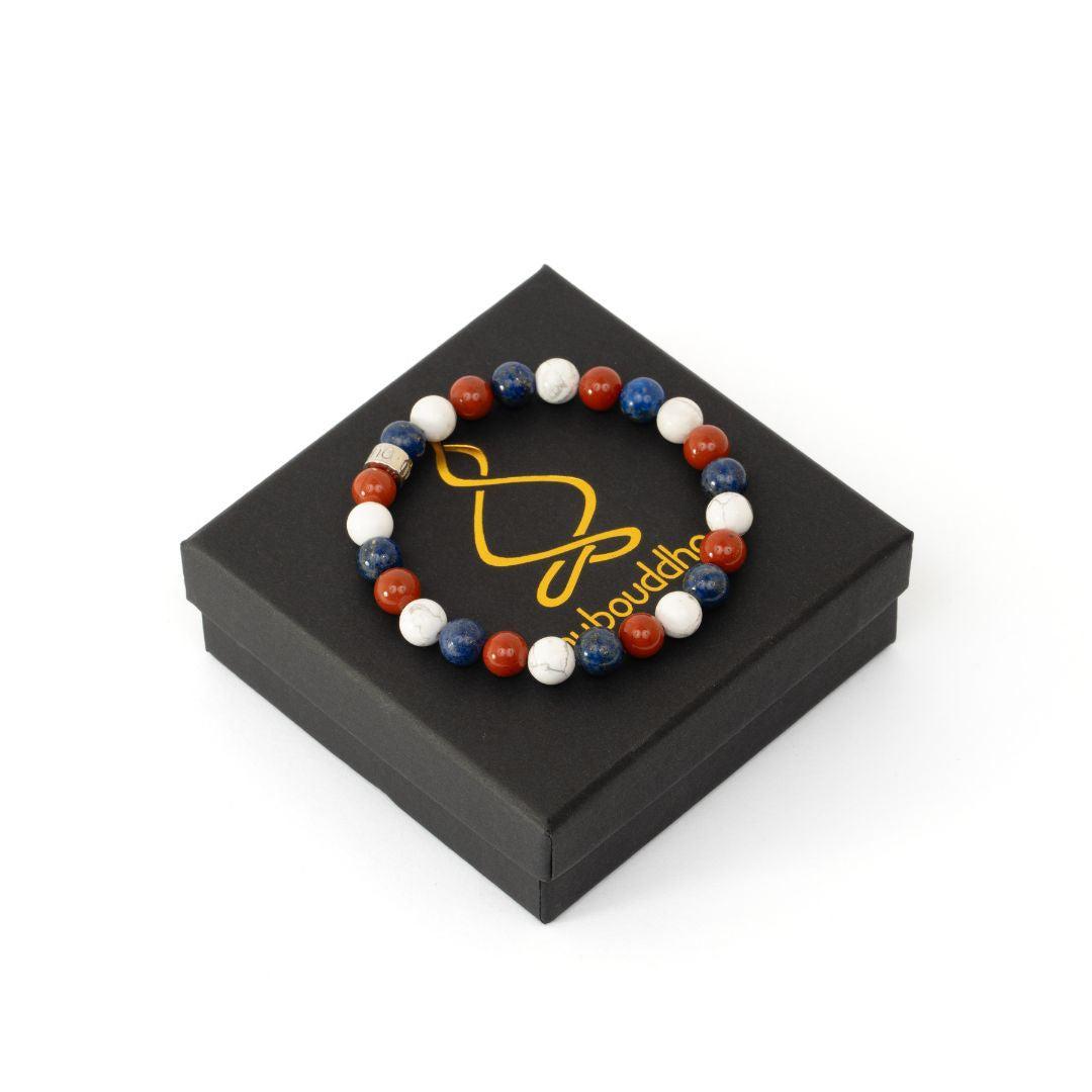 Vue détaillée du bracelet montrant la perle cylindrique en argent