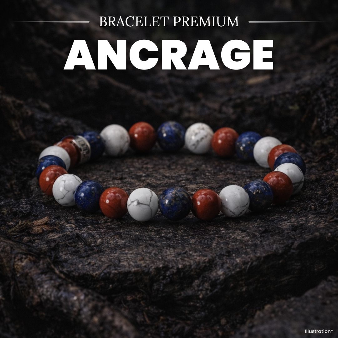 Bracelet en pierres naturelles posé sur une surface en bois