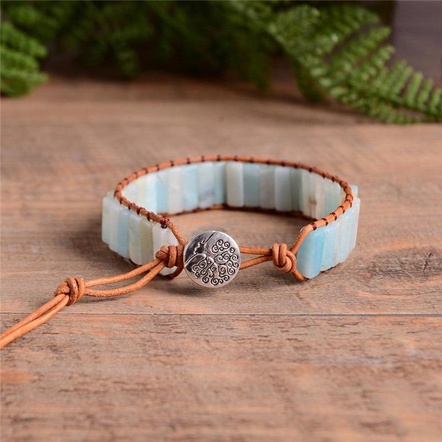 Vue latérale du bracelet montrant les pierres taillées