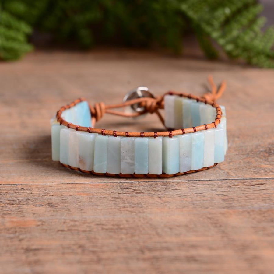 Ensemble du bracelet en amazonite sur fond neutre